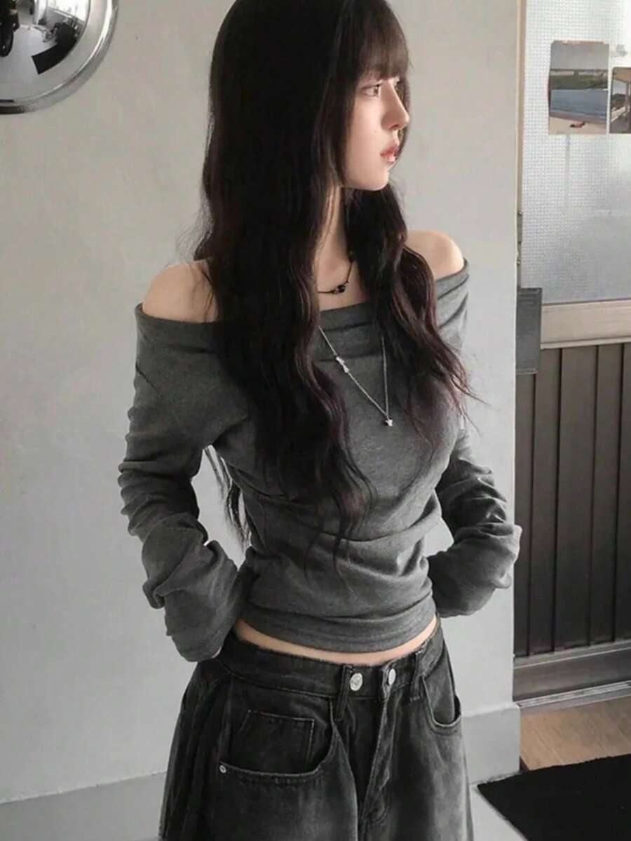 灰色女款露肩長袖上衣 秋季新款 獨特甜美性感 修身收腰露肩 T-shirt - 深灰色 - 查看 1