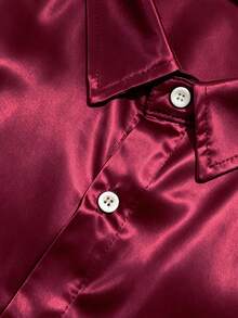 WAIT HIM Kemeja Pria Lengan Pendek Bahan Satin - Burgundy - View 4