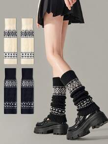 ZUJO 2 Pairs Women's Leg Warmers, Black And White Knitted Warm Calf Socks, Fair Isle Pattern, Floral Pattern, Fashionable And Simple, Suitable For Autumn/Winter - Black and White - View 3