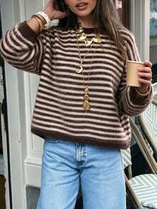 Sweater Wanita Model Baru Warna Burgundy dan Pink Muda dengan Garis-Garis Lebar dan Sempit, Warna Kontras, Leher Bulat - Campuran almond cokelat - View 5
