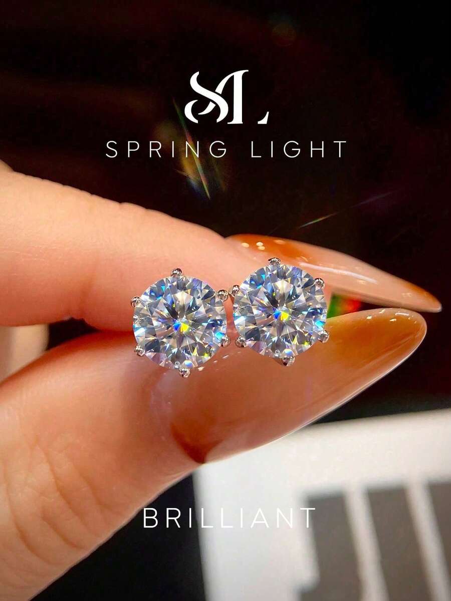 1件裝莫桑石耳釘式耳環，經典款 0.5ct 六爪設計，適合女性日常配戴與特殊場合