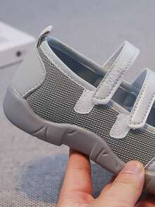 1 Pair Girls Contrast Mesh Mary Jane Sneakers, Double Hook & Loop Adjustable, Closed Toe Anti-Collision Soft Sole Non-Slip Casual Kids Shoes - Silver - View 7