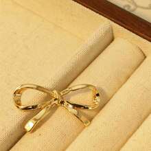 1pc/2pcs/4pcs European And American New Metal Bow Brooch, Unique Design Niche Accessory, Anti-Exposure Buckle V-Neck Pin, Versatile - Gold - View 2