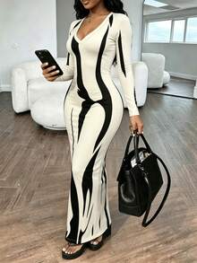 Women's Autumn Sexy Versatile V-Neck Fitted Ruched Long Sleeve Printed Flared Maxi Dress - White - View 3