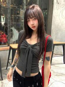 Kaos Lengan Pendek Motif Pita untuk Wanita, Atasan Slim Fit Leher V Ketat untuk Musim Panas - Grey - View 1