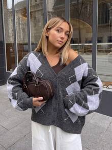 Cardigan Sweater Motif Berlian Wanita, Lengan Panjang dengan Kancing, Elastisitas Tinggi, Panjang Standar, Cocok untuk Dipakai di Musim Gugur - Grey - View 2
