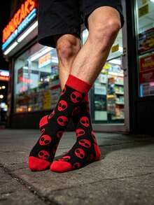 1 Pair Men's Red & Black Alien Cartoon Funny Creative Mid-Calf Socks, High Elasticity Skin-Friendly All Season Style, Suitable For Holiday Party Hip Hop Streetwear - Multicolor - View 5