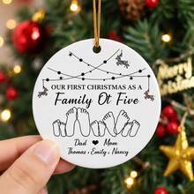 Ornamen Natal Jejak Kaki Keluarga Kustom, Dekorasi Gantung Pohon Bulat yang Dipersonalisasi, Aksen Pesta Rumah Liburan Meriah, Kenang-kenangan Nama Keluarga yang Disesuaikan, Ornamen Natal Pertama yang Dapat Disesuaikan, Hadiah Musiman 2026 untuk Keluarga, Teman, Pasangan, Dekorasi Pohon Natal - Gaya C - View 5