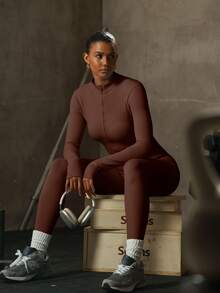 PinkTip Jumpsuit Rajut Bergaris Lengan Panjang untuk Olahraga Yoga Tanpa Jahitan, Pas di Badan, dan Menyerap Keringat, Cocok untuk Pilates dan Acara Olahraga Kasual - Coklat - View 6