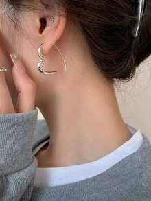 1 Pair Fashion Niche High-End Metal Heart Hoop Earrings - Love - View 2