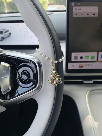 1pc Christmas Tree Pearl Steering Wheel Hanging Chain, Exquisite Drip Color Christmas Tree Pendant, Paired With Warm Faux Pearl Chain, Luxurious And Eye-Catching, Strong Festive Atmosphere, Compact Without Obstructing View, Creative Car Steering Wheel Decoration Hanging Ornament, Suitable For Holiday Gifts And Personal Use
