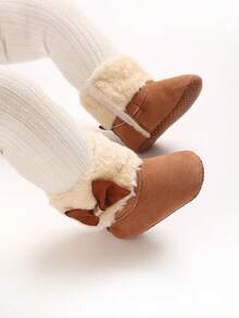 Sepatu Bot Bayi Perempuan Berbulu Lembut, Kerah Bulu Lipat dengan Pita, Sol Lembut, Sepatu Bot Hangat untuk Bayi Baru Lahir Sebelum Berjalan - Coklat - View 7