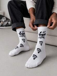5 Pairs Men's Black & White Graffiti Mid-Calf Socks, Street Style Cartoon Pattern Casual Socks, Soft Comfortable Breathable Spring Autumn Socks, Suitable For Daily Commute, Sports, Skateboarding And Streetwear Outfits - Multicolor - View 4