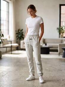 بنطال جوجر من الصوف الناعم بلون الشوفان الفاتح من Fear Of God ESSENTIALS SS22، بقصة فضفاضة مع رباط خصر وأساور مطاطية، بنطال ستريت وير للخروجات اليومية - لون الشوفان الفاتح - مشاهدة 4