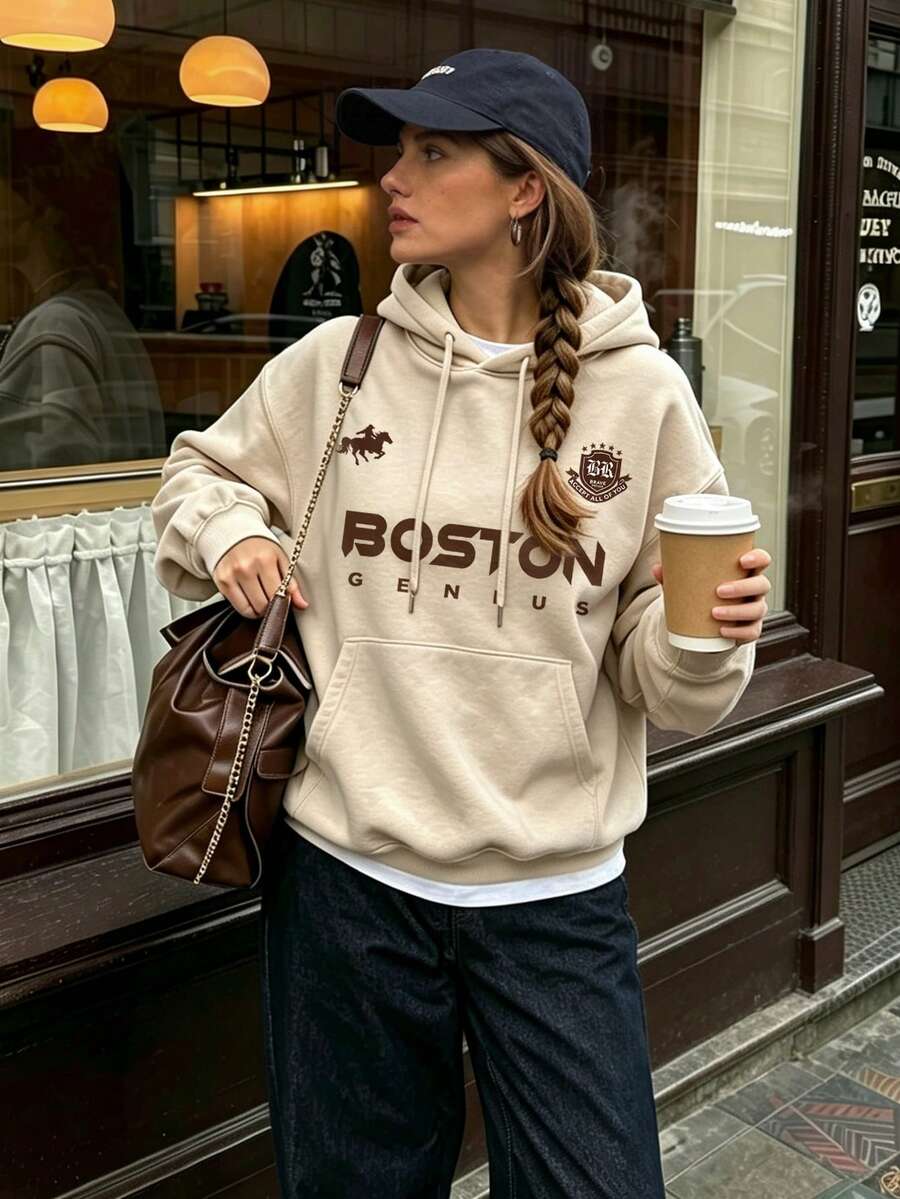 馬術標誌印花 LooWomen's 美式學院風米色運動衫，BOSTON 字母與 Se 合身剪裁，落肩設計，附口袋 - 杏色 - 查看 1