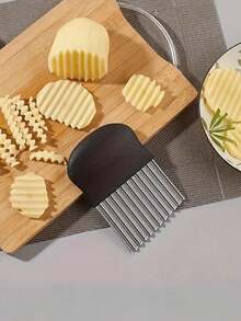 1pc Stainless Steel Wavy Potato Knife, Wave Shape Blade Kitchen Gadget Vegetable Cutter (Random Color & Style) - Black - View 5