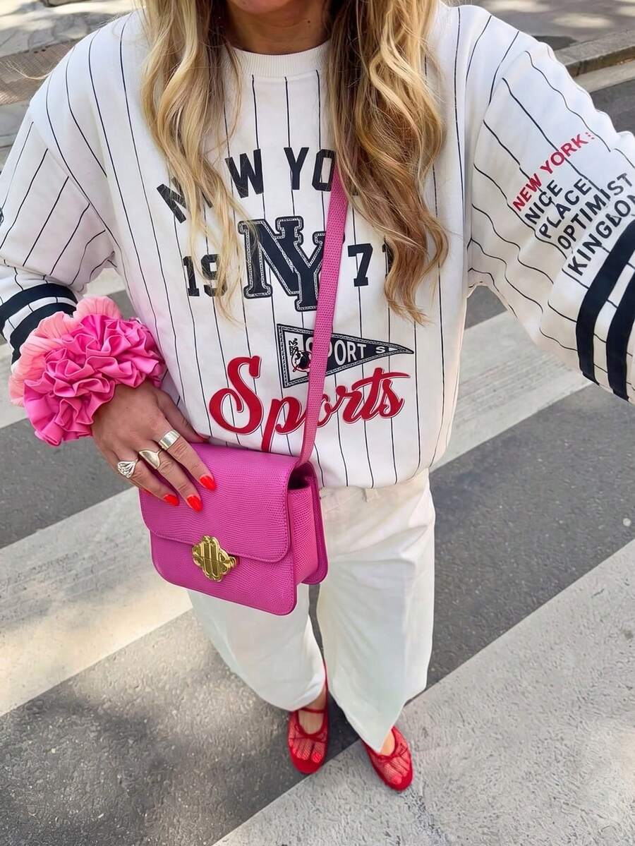 1件女款白色條紋紐約印花運動衫，街頭風復古套頭衫，適合街拍、校園、通勤與日常穿著 - 白色 - 查看 1
