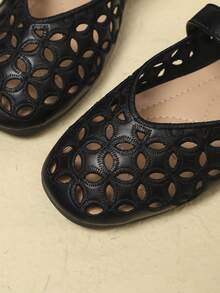Women's Embroidered Buckle Mary Jane Shoes Shallow Vamp Slip-On Ballet Shoes - Black - View 4