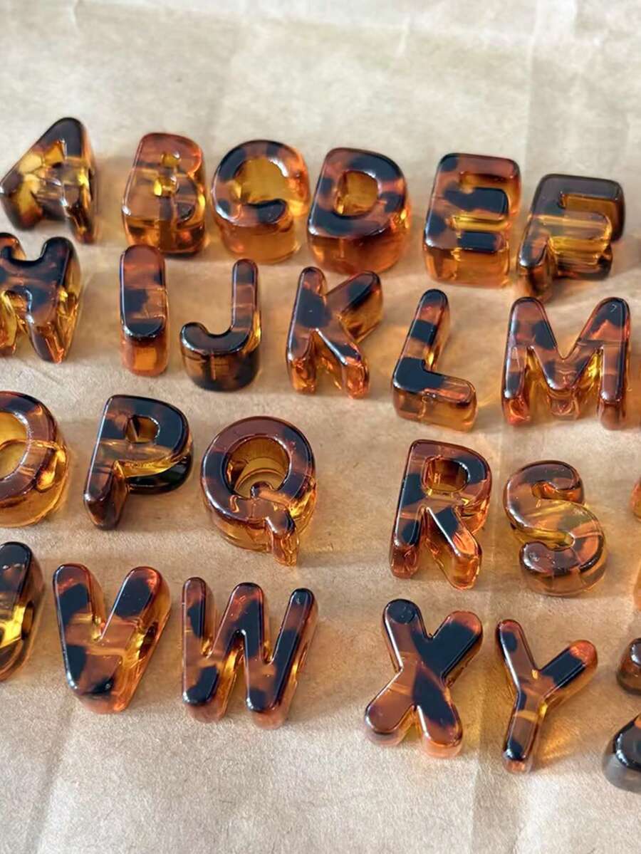 beadia 15/26顆琥珀豹紋透明3D大孔字母珠，直徑6mm，適用DIY手鍊、項鍊、珠寶配件