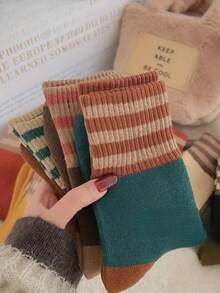 1/10 Pairs Randomly Assorted Unisex Thick Warm Contrast Color Socks, Casual Retro Patchwork Socks, Suitable For Autumn/Winter, Home/Sports Multi-Functional Warm Socks, Holiday Gift Socks, Christmas, Halloween - Multicolor - View 8