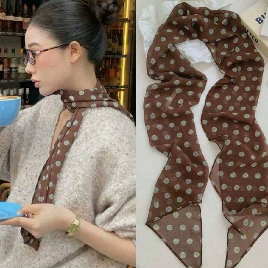 1件新款高級多功能絲巾，棕色波點印花真絲材質，可作為髮帶或長圍巾佩戴，適合日常穿著、辦公休閒與度假出行