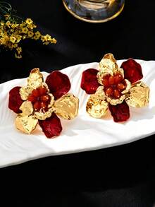 1 Pair Vintage Red & Gold Floral Oversized Earrings, Exaggerated Heavy Crafting 3D Petal Design, Niche Style Party Wear Accessory - Burgundy - View 3