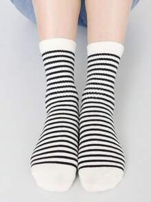5 Pairs Women's Classic Retro Striped Design Mid-Calf Socks, Cute Casual Socks - Multicolor - View 2