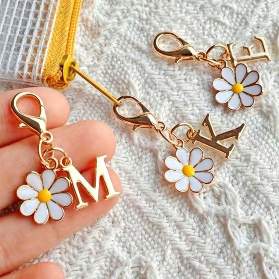 2pcs/Set Flower Series 26 Letters Keychain Couple Keychain, Suitable For Bag Accessories, Lanyard With ID Holder, Car Decoration, Bag Pendant, Holiday Gift - Multicolor - View 1