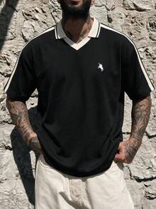 男士拼接复古图案T恤，饰有迷你马印花，适合休闲穿着 - 黑色 - 查看 2