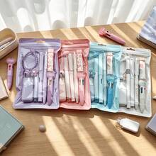 7合1愛心主題文具套組，原子筆 + 四色筆 + 橡皮擦 + 修正帶 + 鑰匙圈 + 螢光筆 + 鉛筆，學生必需品。這套完整組合包含原子筆、橡皮擦及其他精美書寫用品，適合辦公室、筆記記錄與開學季，學習用品，買一套就滿足所有需求 - 原子筆套裝 - 查看 4