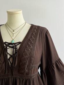 Rusttydustty Atasan Wanita Ukuran Besar Warna Cokelat Kerah V dengan Tali dan Patchwork Renda Gaya Bohemian untuk Liburan, Cocok untuk Musim Gugur/Dingin, Kostum Halloween - Coklat - View 7