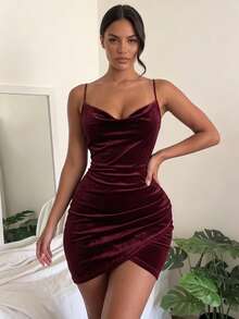 Da Jade Gaun Mini Bodycon Wanita Bahan Beludru Tali Spageti, Gaun Pendek Kerah Cowl dengan Aksen Serut dan Kelim Wrap, Warna Polos Fit Slim untuk Pesta - Burgundy - View 1