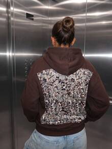 女款休閒抓絨內裡對比色蕾絲露背長袖寬鬆連帽衫，適合冬季/秋季日常穿著、冬秋穿搭、冬秋服飾、外出 - 深咖色 - 查看 4
