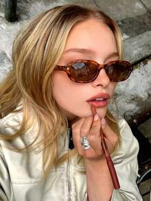 1 Pair Women's Leopard Print Oval Shape Personalized Triangle Stud Decor Vintage Street Style Vacation Fashion Fashion Glasses - Bean Curd Frame - View 1