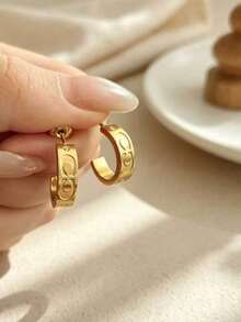 1 Pair Minimalist Embossed CD Double D C-Shaped Half Hoop Earrings For Women Daily Wear - Embossed Letter C Stud Earrings - View 2