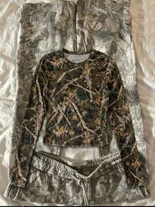 Women's Casual Slim-Fit Long-Sleeve Top With All-Over Leaf Print – Women's Autumn Apparel. - Multicolor - View 11