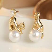 Women's Cat Shaped Fashion Earrings, Atmospheric Accessory Suitable For Daily Commute And Casual Occasions - Gold - View 2