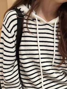 女款條紋羅紋抽繩對比飾邊休閒針織連帽衛衣，白色與藍色條紋針織上衣，寬鬆版型秋冬疊穿針織衫，條紋圖案抽繩連帽衛衣，休閒長袖秋冬風格女裝 - 米色 - 查看 3