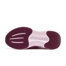 Skechers Sepatu lari slip-on GO RUN wanita tanpa tali, bagian atas berbahan jala yang bernapas, dan bantalan untuk bepergian. - Berwarna merah muda - View 11