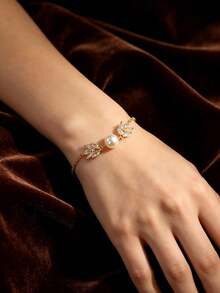1 buah Gelang Mutiara Tiga Daun CZ Simetris Sederhana Modis 14K adalah pilihan utama untuk pemakaian sehari-hari, pernikahan, dll., dan juga merupakan hadiah yang bagus. - Emas - View 2