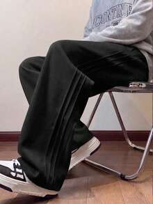 1件男士黑色寬腿運動運動褲，側面垂直條紋設計，柔軟垂墜面料，寬鬆版型修飾腿型，休閒百搭，適合搭配各種運動鞋，日常穿著，100%聚酯纖維，抽繩腰帶可輕鬆調節 - 黑色 - 查看 6
