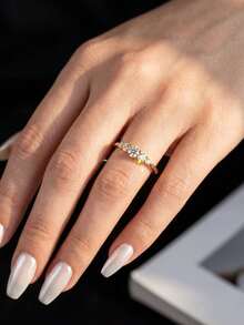 1件優雅心形5顆莫桑鑽戒指（主石0.1ct），適合女性在婚禮和正式場合佩戴 - 五鑽莫桑戒指 - 查看 7