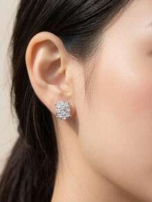 一对经典全镶立方氧化锆闪亮奢华女士耳环，优雅奢华的镀白金铜耳环，适合女士日常佩戴。 - 銀色 - 查看 4