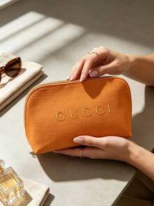 Tas Makeup Zipper Bentuk Kerang Warna Oranye Hangat dengan Interior Motif Bunga dan Logo Emas, Portabel untuk Travel, Penyimpanan Kosmetik, Hadiah untuk Wanita, Gucci Beauty Warm-Orange Shell-Shaped Zip Makeup Pouch - Kuning - View 6