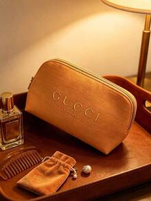 Tas Makeup Zipper Bentuk Kerang Warna Oranye Hangat dengan Interior Motif Bunga dan Logo Emas, Portabel untuk Travel, Penyimpanan Kosmetik, Hadiah untuk Wanita, Gucci Beauty Warm-Orange Shell-Shaped Zip Makeup Pouch - Kuning - View 4