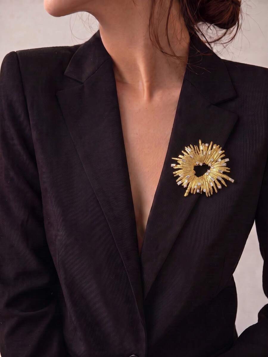 1pc Vintage Art Sunburst Zirconia Radiant Rectangular Hollow Brooch, Suitable For Women's Daily, Date, Party Wear, Valentine's Day Gift - Gold - View 1
