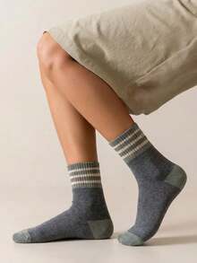 1/10 Pairs Randomly Assorted Unisex Thick Warm Contrast Color Socks, Casual Retro Patchwork Socks, Suitable For Autumn/Winter, Home/Sports Multi-Functional Warm Socks, Holiday Gift Socks, Christmas, Halloween - Multicolor - View 3