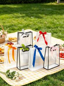 20pcs/10pcs/5pcs Ins Style Black & White Border PVC Gift Tote Bags, Thickened Transparent Plastic Souvenir Bags, Waterproof Scratch-Resistant Non-Deformable, Classic Black & White Color Scheme Minimalist Elegant, Reinforced Handles With Great Load-Bearing Capacity, Suitable For Gift Boxes, Perfume Makeup, Jewelry Decor, Birthday Gifts, Festival Presents, Modern Minimalist Transparent Gift Bags Shopping Bags Souvenir Bags Packaging Bags Home Storage Bags - Transparent - View 8