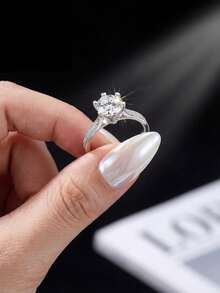 1件莫桑鑽戒指 經典款 1CT 六爪圓形璀璨戒面，適合女性訂婚與婚禮 - 銀色 - 查看 4