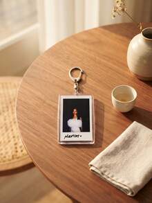 1pc/6pcs KATSEYE Members Autograph Photo Aesthetic Acrylic Keychains, All Member Vintage Signed Photo Series Rectangular Pattern Pendant, Backpack & Car Key Accessories, K-Pop & Western Pop Music Fan Gift - Multicolor - View 8